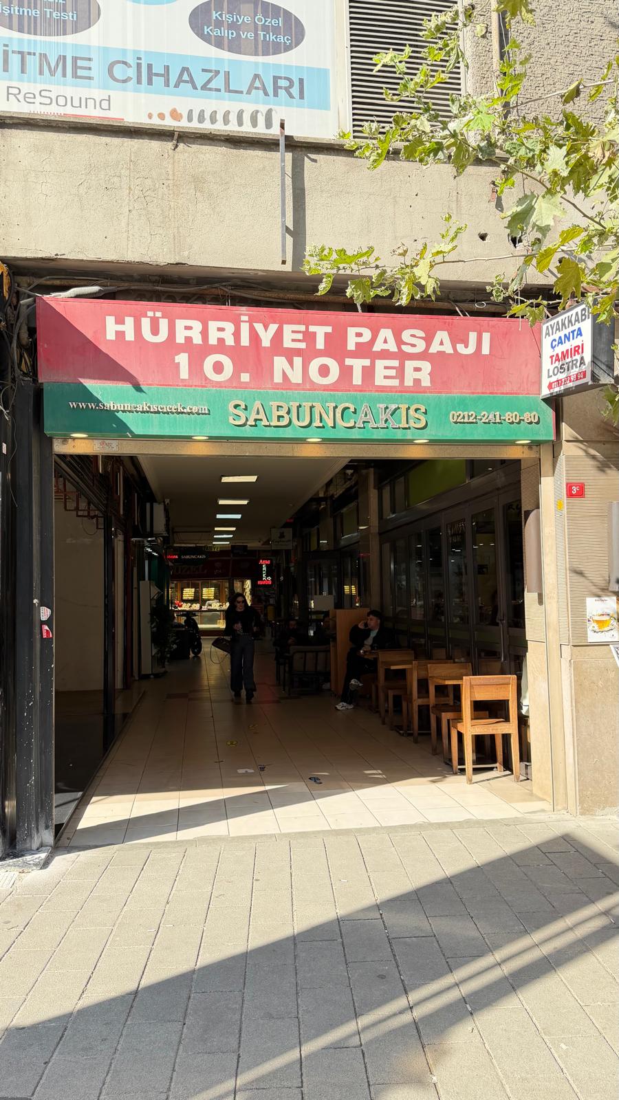 Hürriyet Pasajı Aras Erkek Kuaförü dış cephe